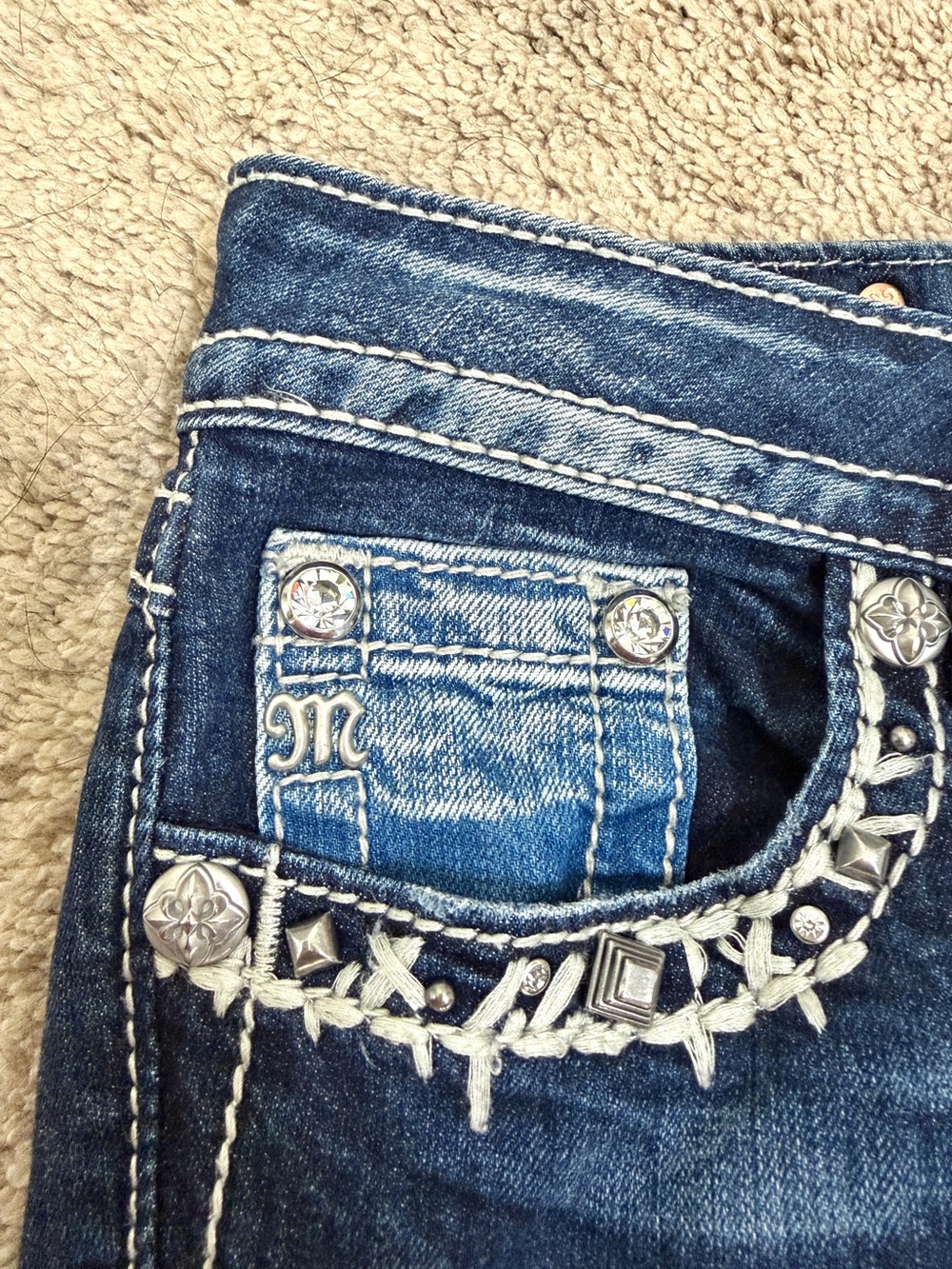 Miss Me Blue Jeans size 26 Skinny Y2k Embellished Rhinestone Distressed Pockets - Picture 2 of 10